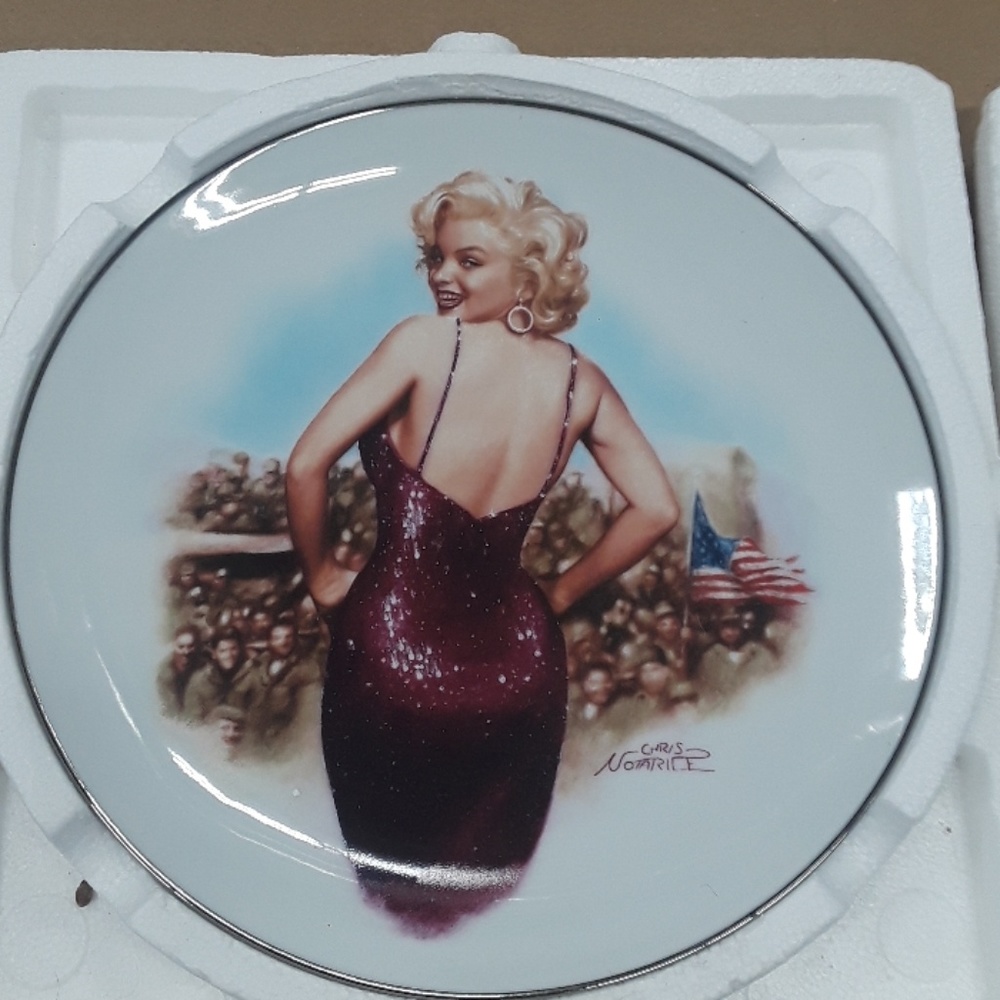 Delphi Marilyn Monroe "Boys in Korea" Collector Plate w/COA